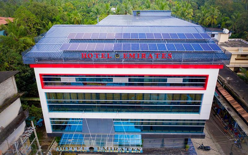 Hotel Emirates Kannangad Екстериор снимка