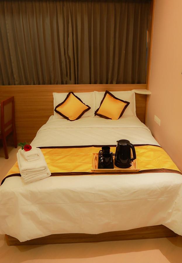 Hotel Emirates Kannangad Екстериор снимка
