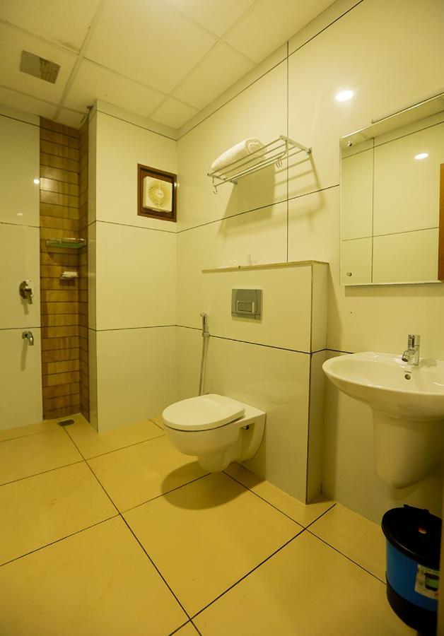 Hotel Emirates Kannangad Екстериор снимка